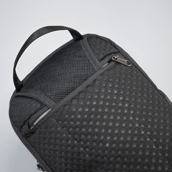 Pacsafe Black Venturesafe X Anti-Theft Backpack crossbody - Picture 10 of 11